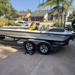 2008 Champion Bass boat