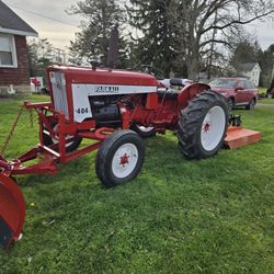 International Harvester Farmall 404