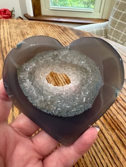 Agate heart with a sparkling quartz druzy center