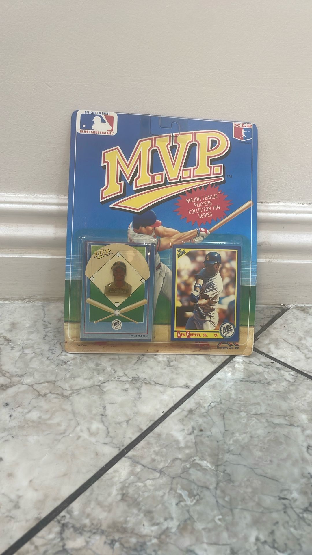 1990 Major League Players Collector Pin And Cards Series