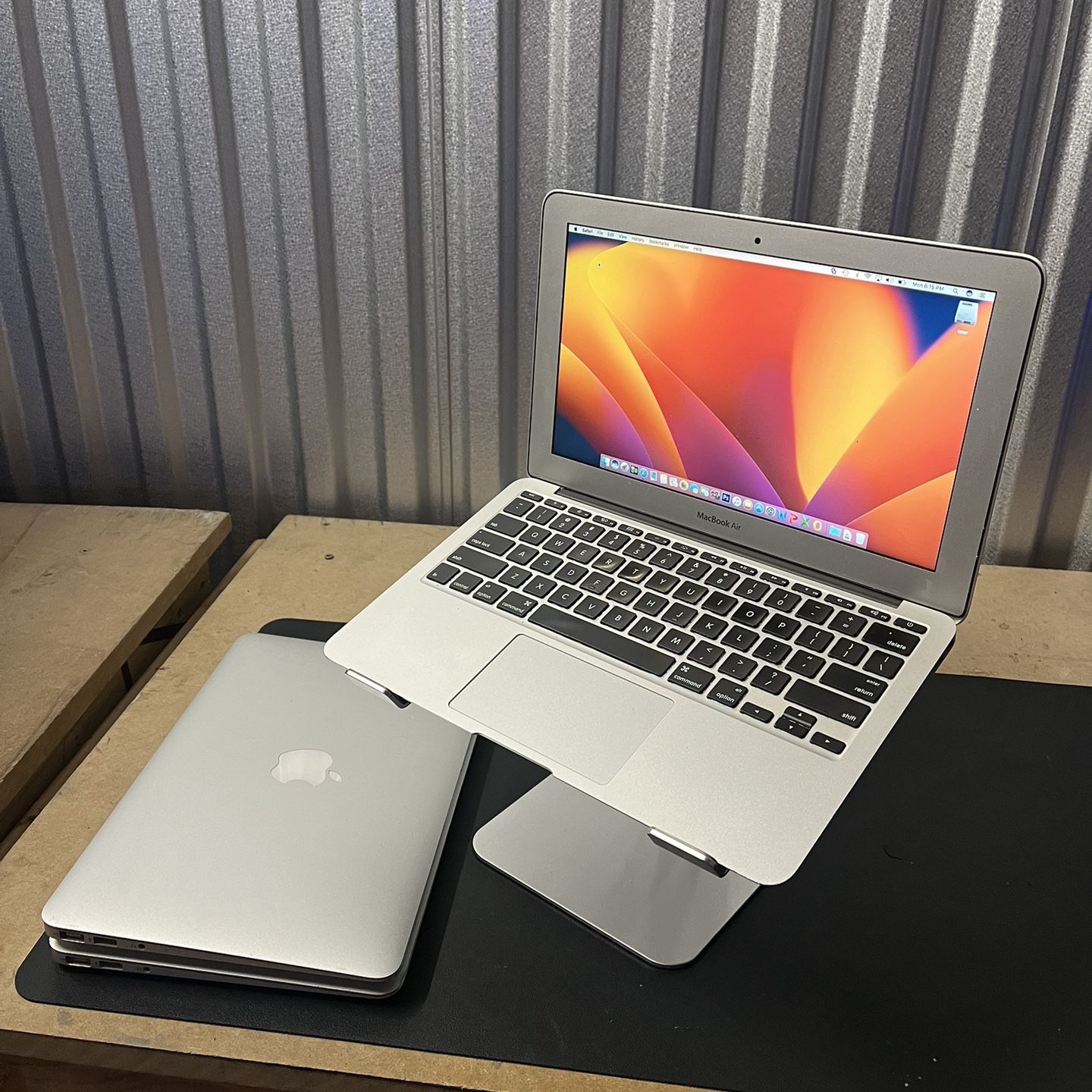 Apple MacBook Air 11” Super Light & Portable Charger Included Ton of Software