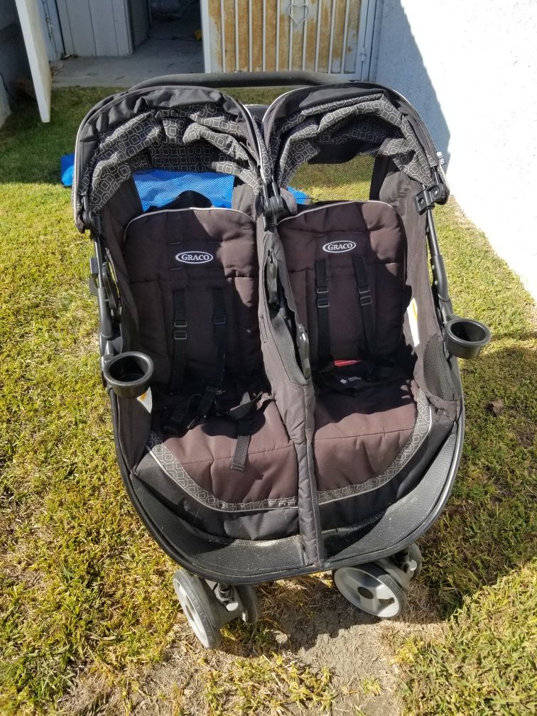 GRACO DOUBLE STROLLER