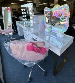 Hello kitty vanity set