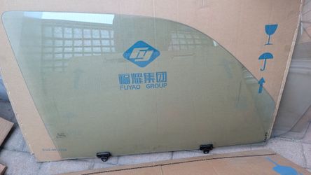 96-02 4Runner window glass front passenger side right side rh pass