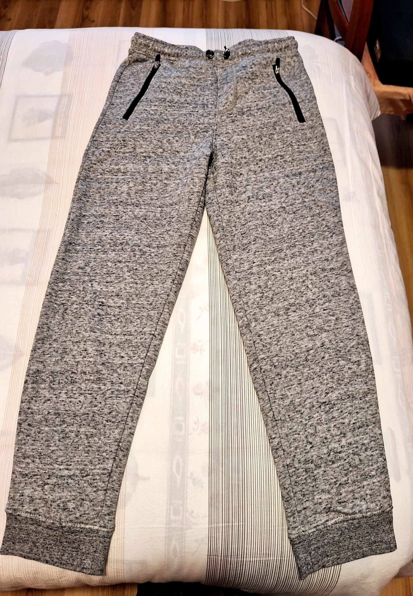 Old Navy Boy’s Gray Jogger Fleece Sweatpants Side Zipper Pockets Size L (10-12)