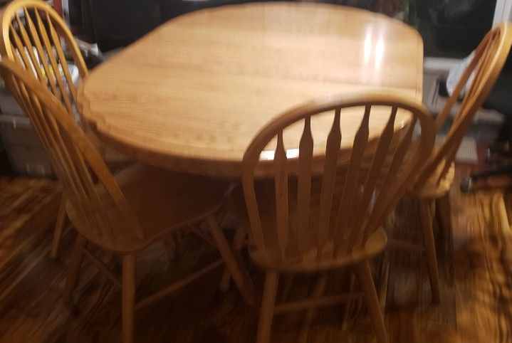 Shin-Lee Solid Oak Dining Table W/Leaf & Four Chairs