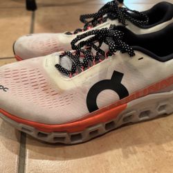 On Men’s Cloudmonster2 Size 8.5