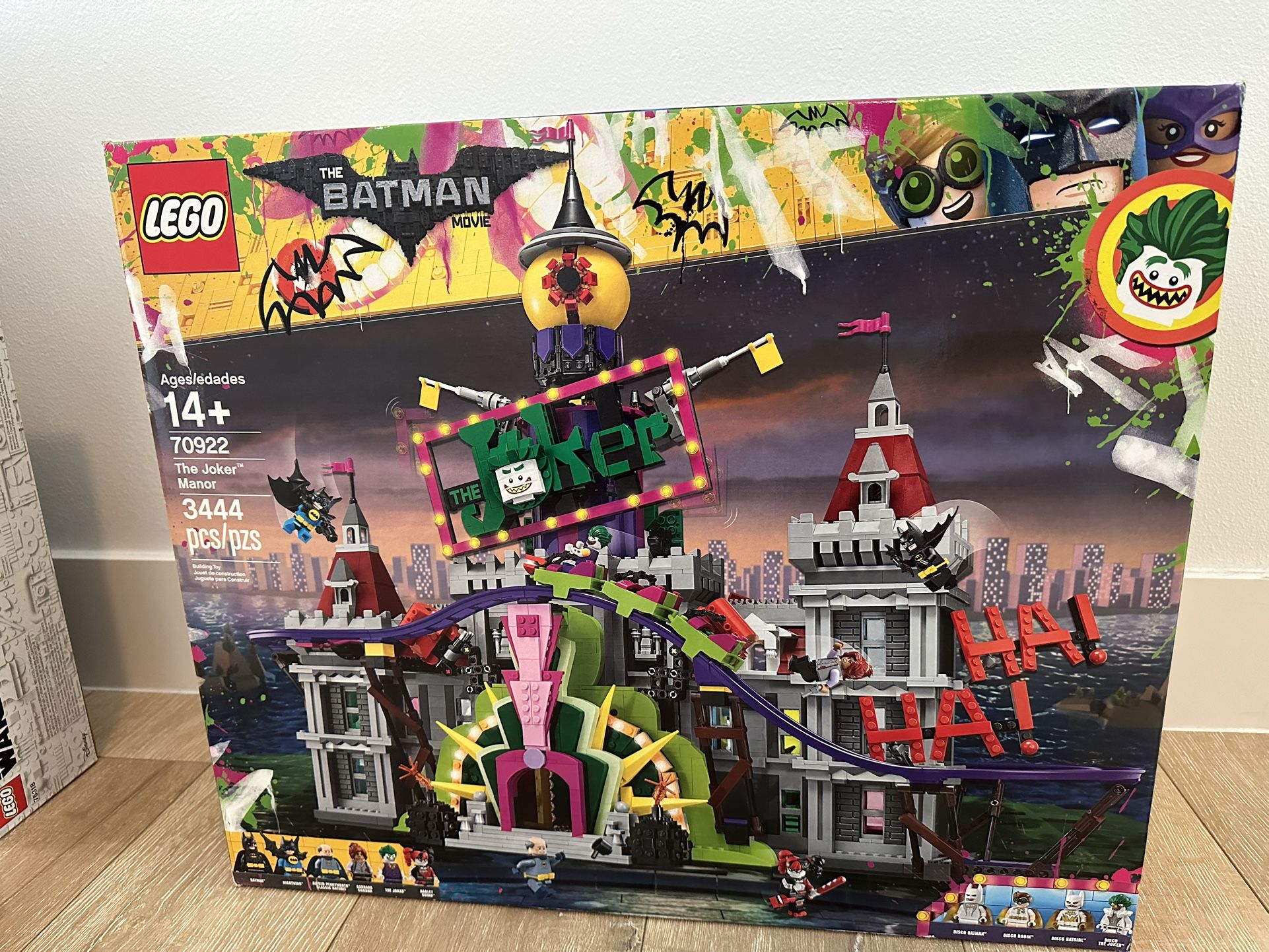 LEGO BATMAN MOVIE JOKERS MANOR *COMPLETE - NO MINIFIGS* 70922