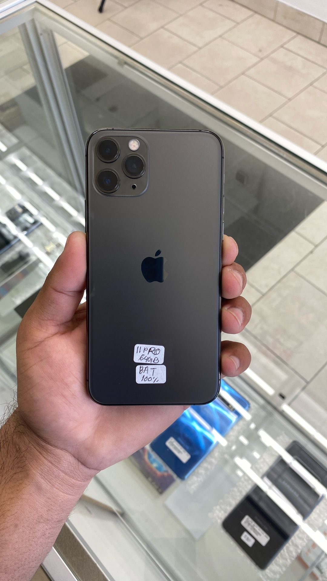 Apple iPhone XR 64 GB Factory Unlocked