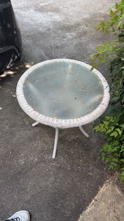 Free round patio table 30”