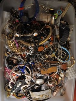 Huge jewelry lot.