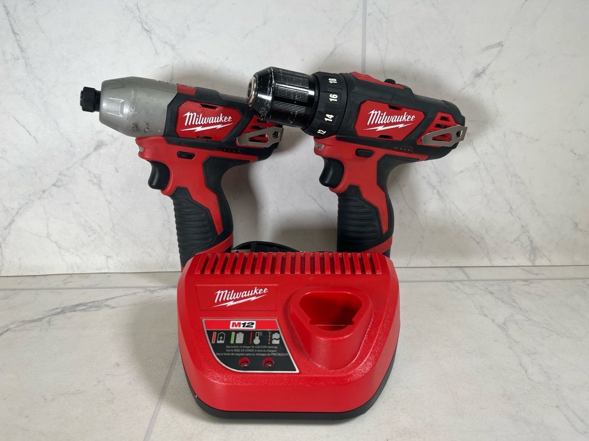 Milwaukee 2494-22 M12 Drill & Impact Driver Kit (A1G011255)