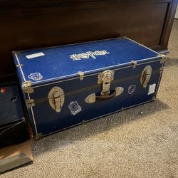 Trunk - Large, Locked