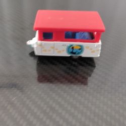 Matchbox Pop Up Camper White & Red Pull-Behind Trailer w/Hiking Scene 1:64 Scale