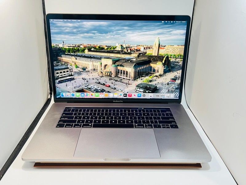 Apple MacBook Pro 15” 2019 CORE i9 32GB 500GB Radeon Pro