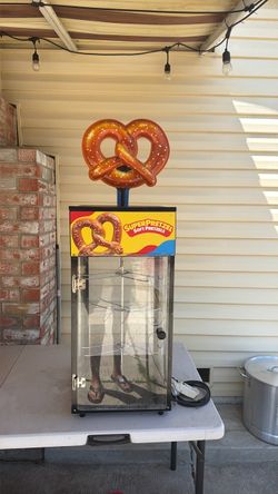 Pretzel warmer machine
