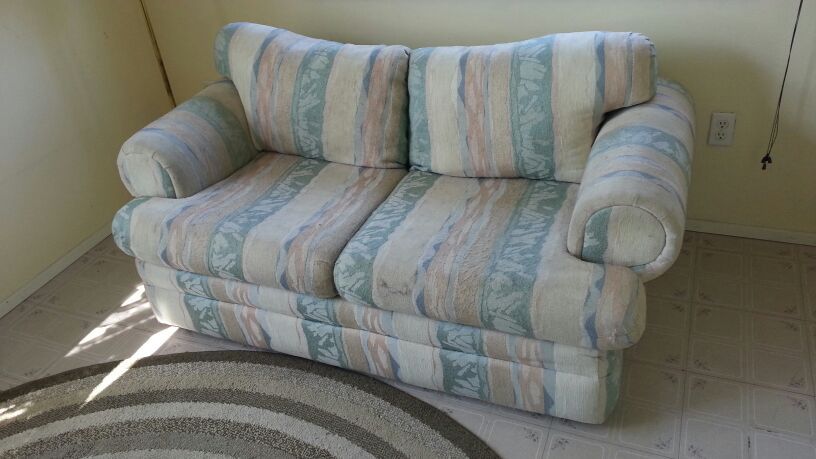 Simple love seat