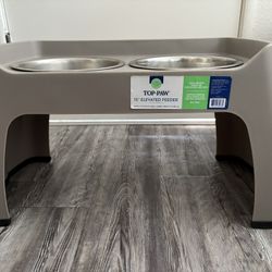 Elevated Dog Feeder 
