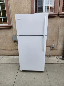 30x30x66 Frigidaire Fridge White 18cuft 3 Months Warranty
