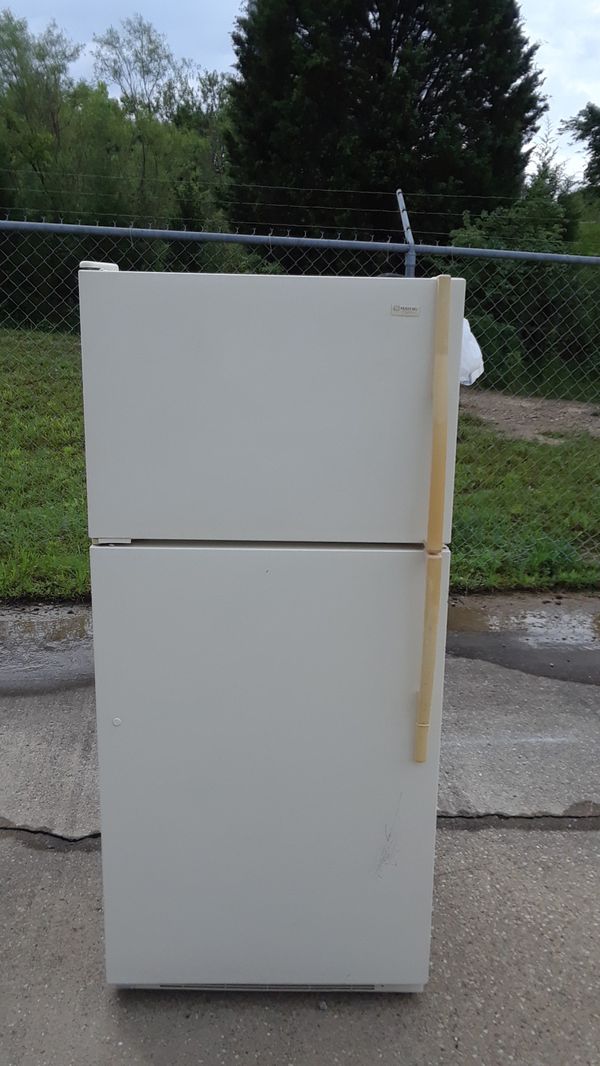 MAYTAG PERFORMA REFRIGERATOR WITH ICE MAKER. for Sale in Fairfield, OH