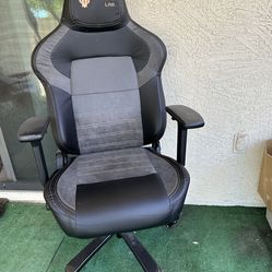 COMPUTER CHAIR
