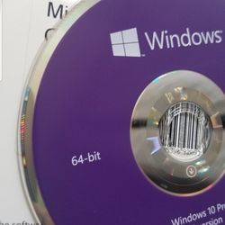 Windows 10 Pro DVD's and Home Edition (NO KEY)