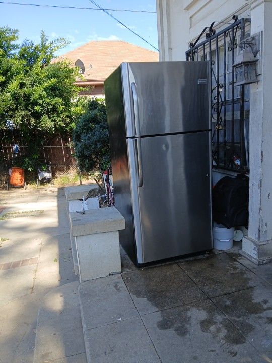 Frigidare Apartment Size Refrigerator