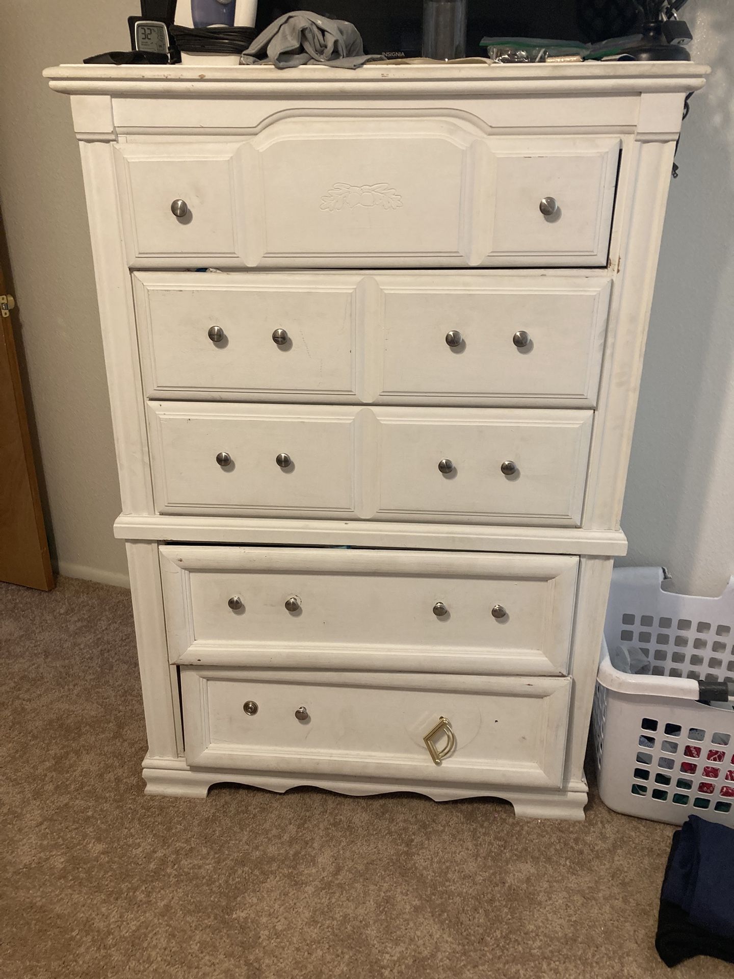 BROYHILL wooden dresser