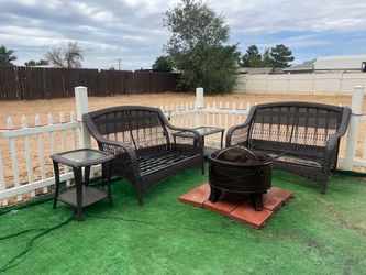 4PC Jeco Wicker Patio Set!