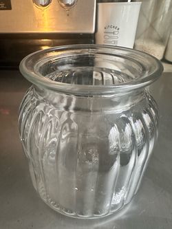 Clear Glass Ribbed flower vase