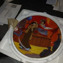 Brand New Disney Collectible Plates With Authenticity 