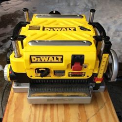 DeWalt DW735 Planer