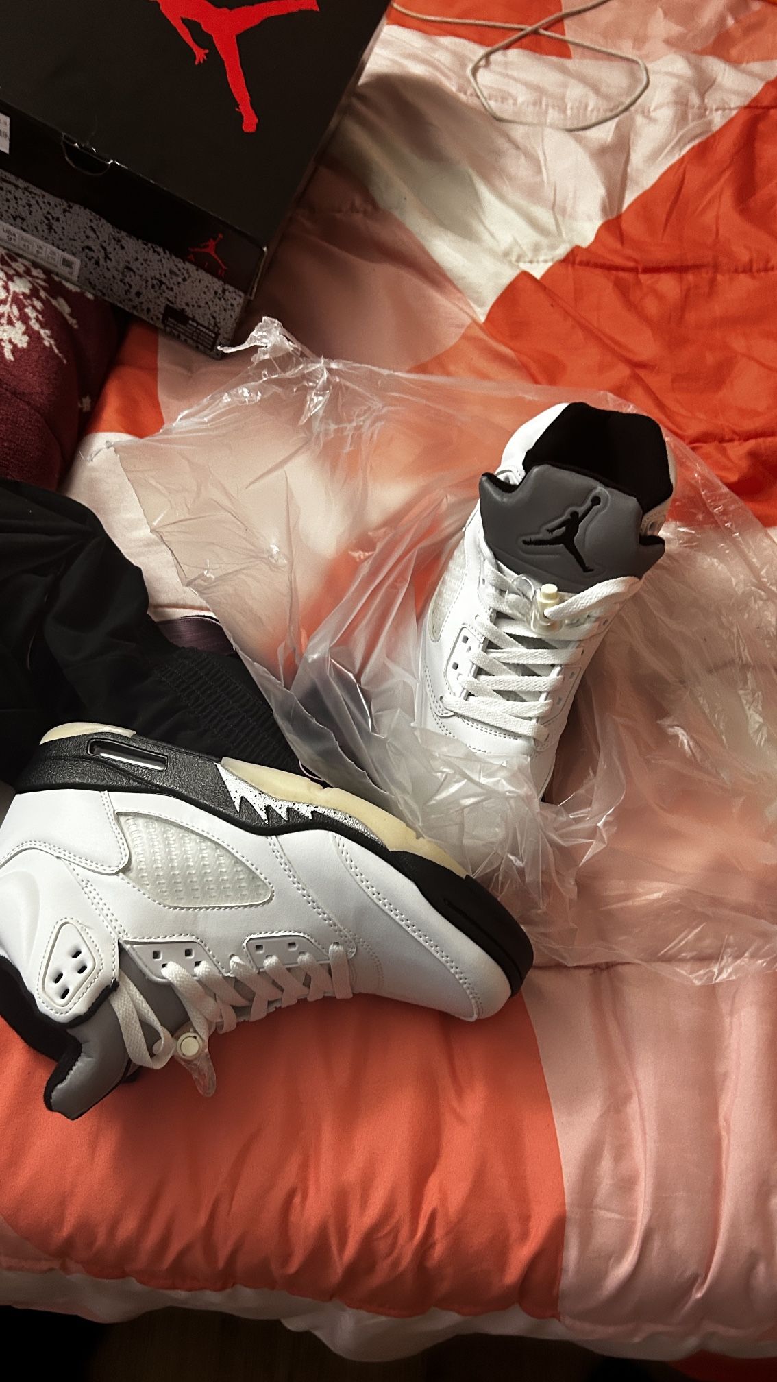 Jordan 5 Write And Black