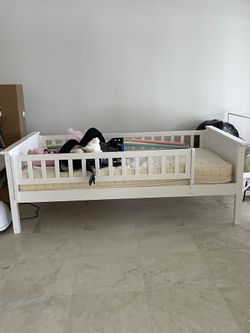 Twin Bed with  Toddler Bed Railing