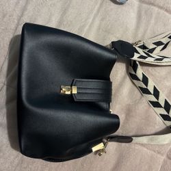 Black shoulder purse 
