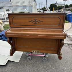 Samick piano - delivery available