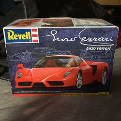 Revell Enzo Ferrari Model Car 1/24 Scale