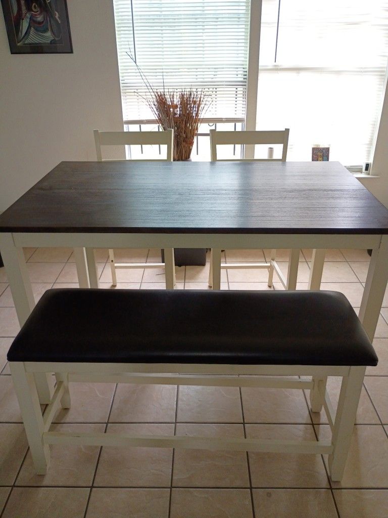 Dinner Table With Chairs