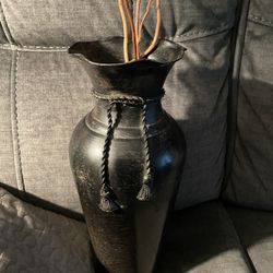 Black /bronze Metal Tall Floor Vase 🏺 With twisted cord and tassel accent .