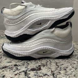 Nike Unity Cosmic 3 -semi nuevos 