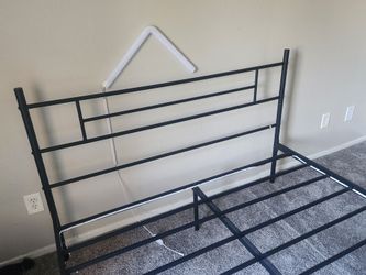 QUEEN METAL bed frame  no box spring needed