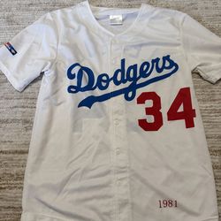 Los Angeles Dodgers official giveaway Fernando Valenzuela jersey adult medium, not Ohtani, Brtts, freeman, kershaw, Yamamoto RC
