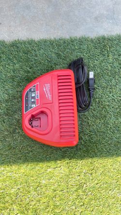 Cargador de Milwaukee m12 Nuevo