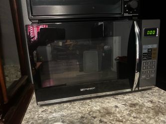 Emerson microwave/ grill combo