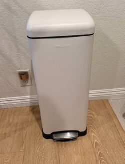 New happimess White Pedal Trash Can 8 gallon