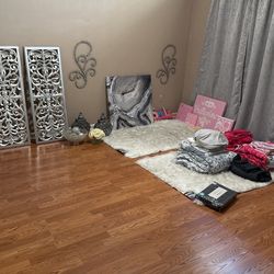 Decor, Blinds, Rugs, Paintings, Rugs, Pillows, Comforters