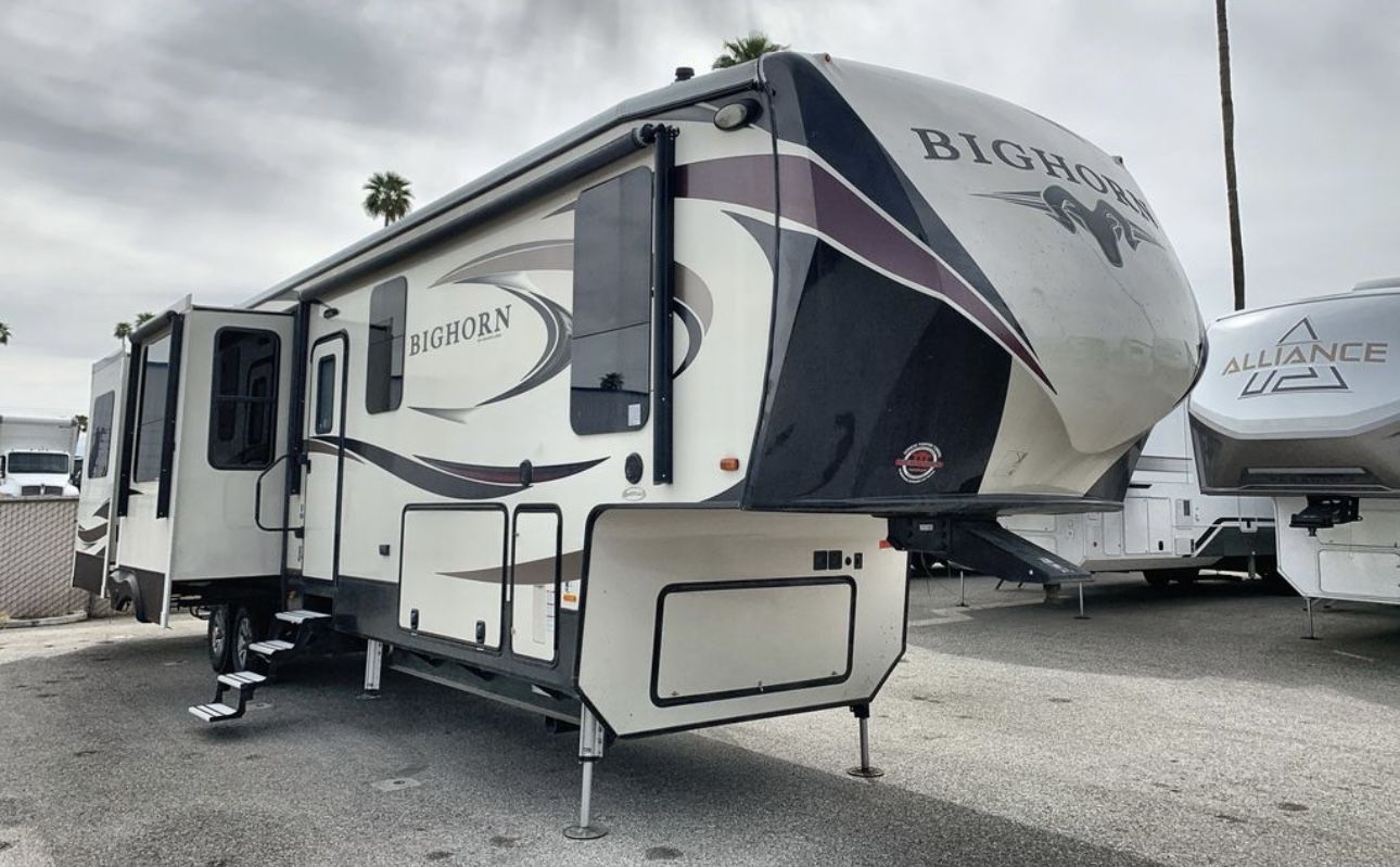 USED 2018 Heartland Bighorn 3970RD
