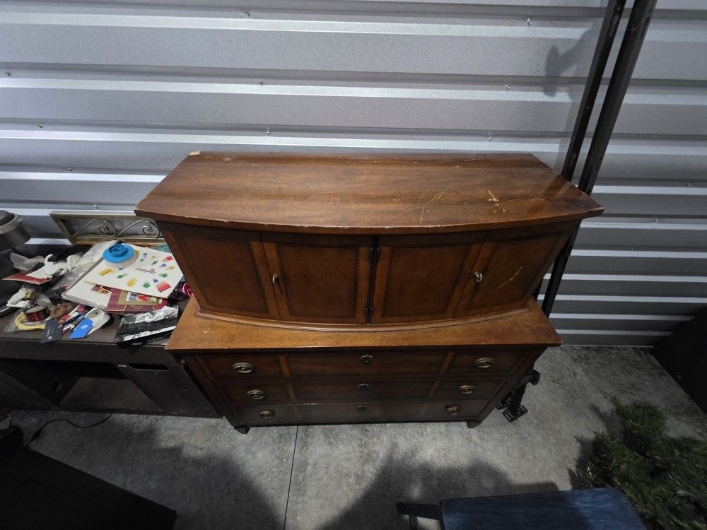 Dresser