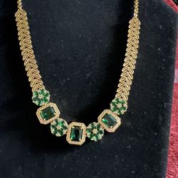 Green Necklace Plated Hold