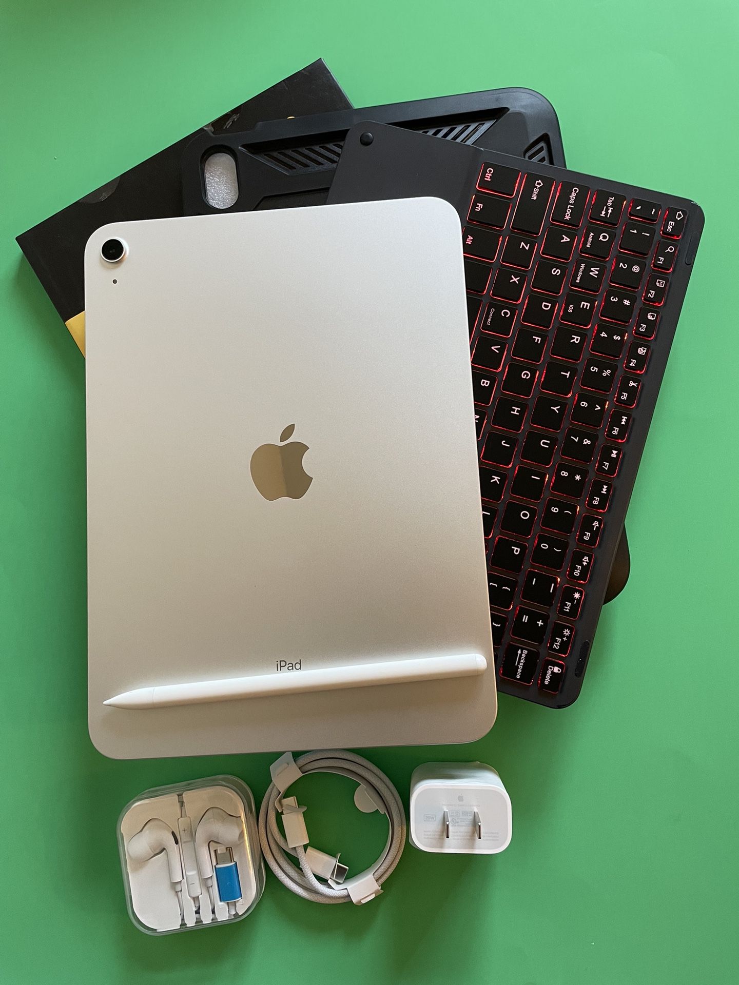 256gb Apple IPad 10th Generation (10.9” Liquid Retina / Latest 2022 ) with pen, keyboard, case & Accessories (warranty 04/2025)